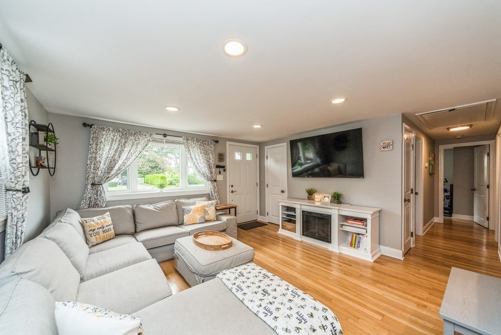 75 Crestview Road Waltham, MA 02451 - Photo 6 of 31
