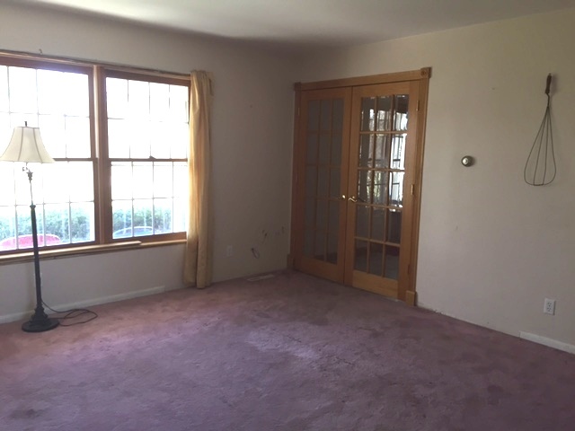 4370 East 250th Road Mendota, IL 61342 - Photo 7 of 23 an empty room with windows and closet