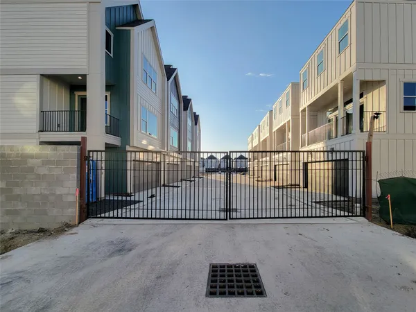 $2,995 | 7703 Earl Rudder Way, Houston, TX 77055