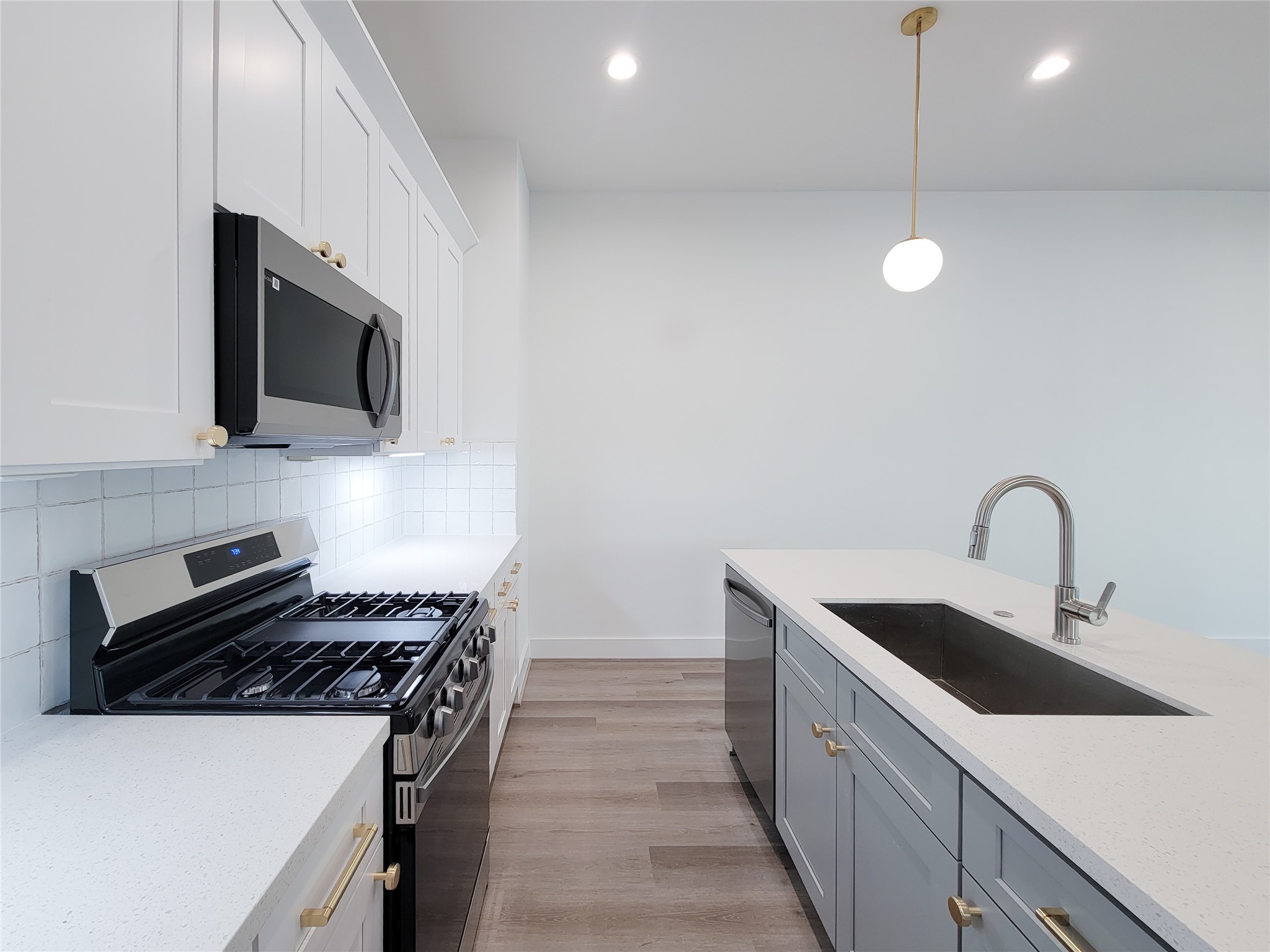 7703 Earl Rudder Way Houston, TX 77055 - Photo 9 of 43