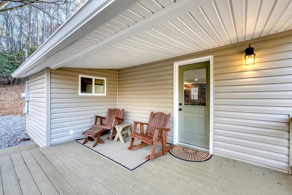 408 Smith Road Brasstown, NC 28902 - Photo 5 of 38