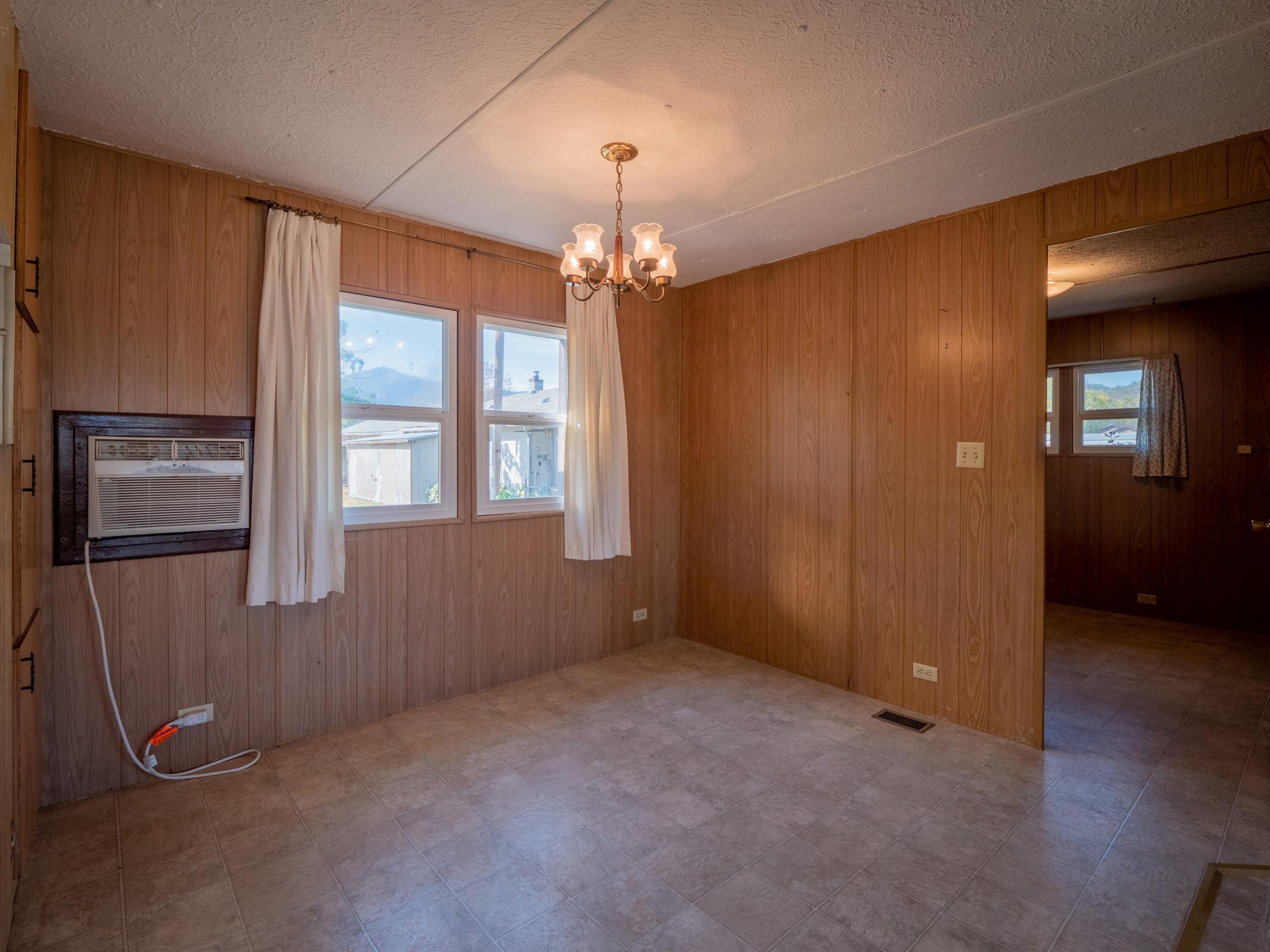 455 Hartley Road Talent, OR 97540 - Photo 7 of 26 Dining 2