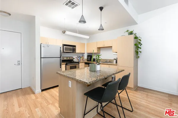 $349,000 | 630 West 6th Street, Unit 407, Los Angeles, CA 90017
