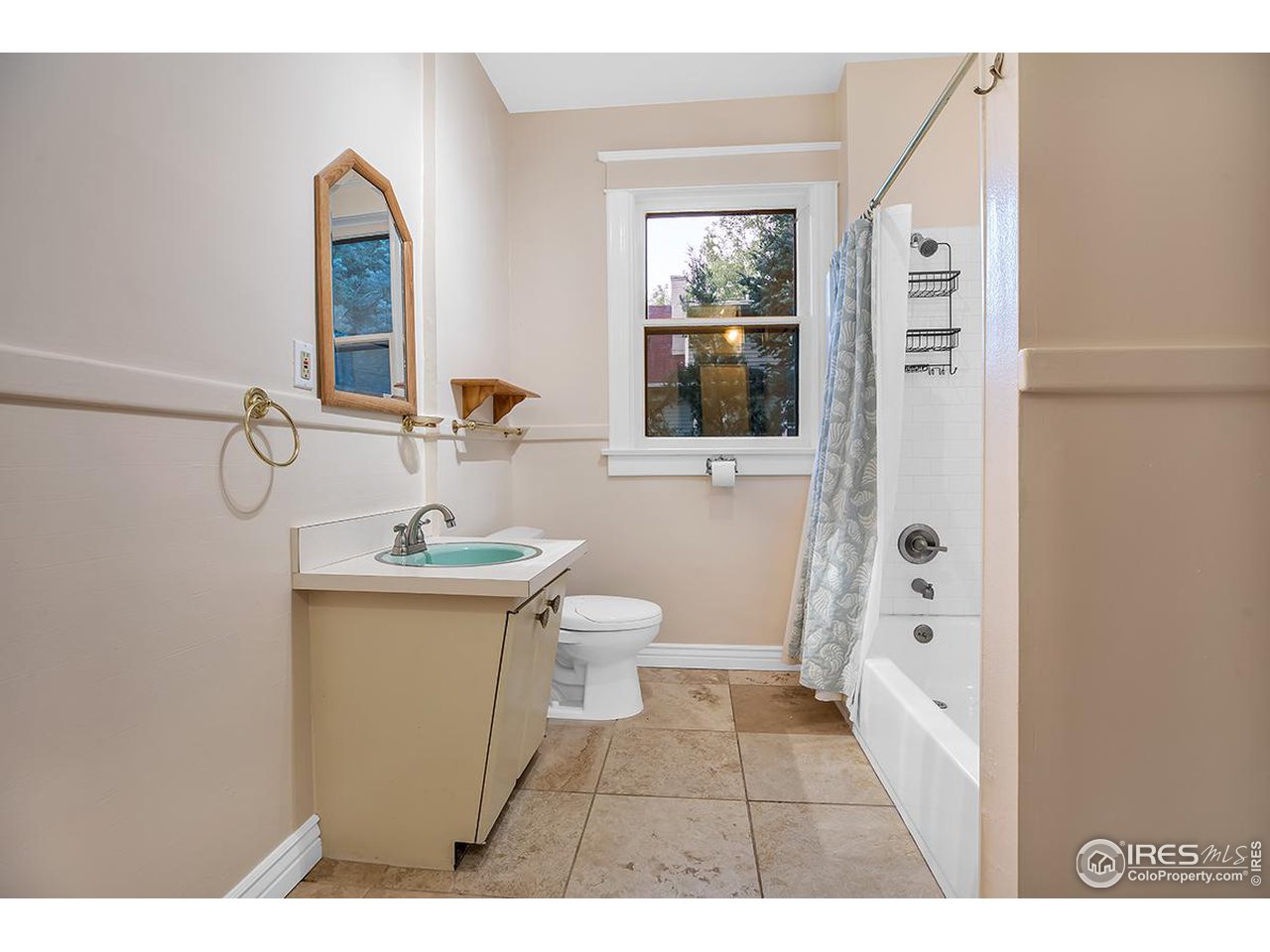 969 10th Street Boulder, CO 80302 - Photo 18 of 40 a bathroom with a toilet a sink and shower