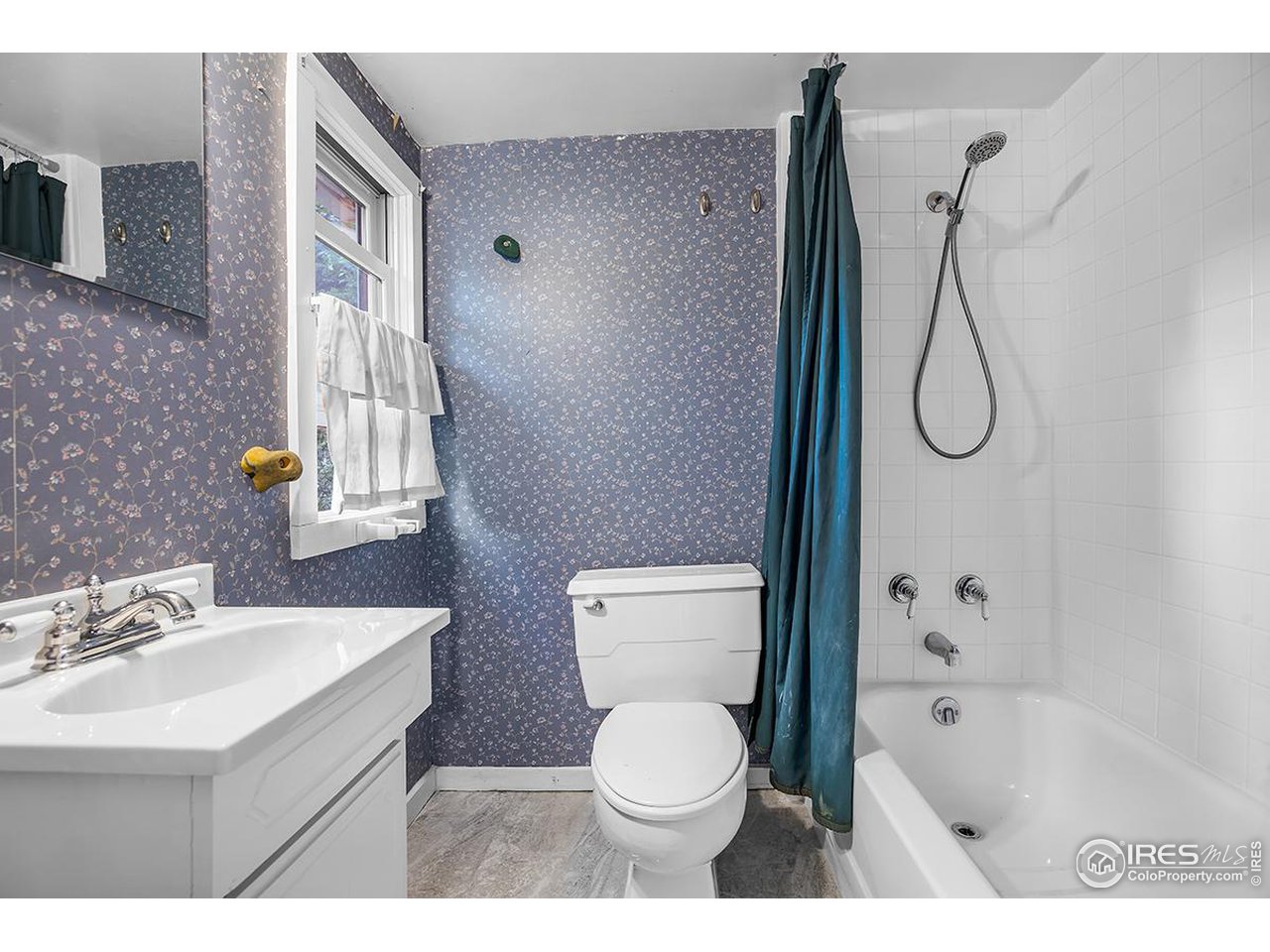 969 10th Street Boulder, CO 80302 - Photo 20 of 40 a bathroom with a sink toilet and shower