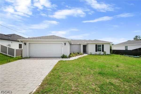 $2,100 | 2815 24th Street West, Lehigh Acres, FL 33971