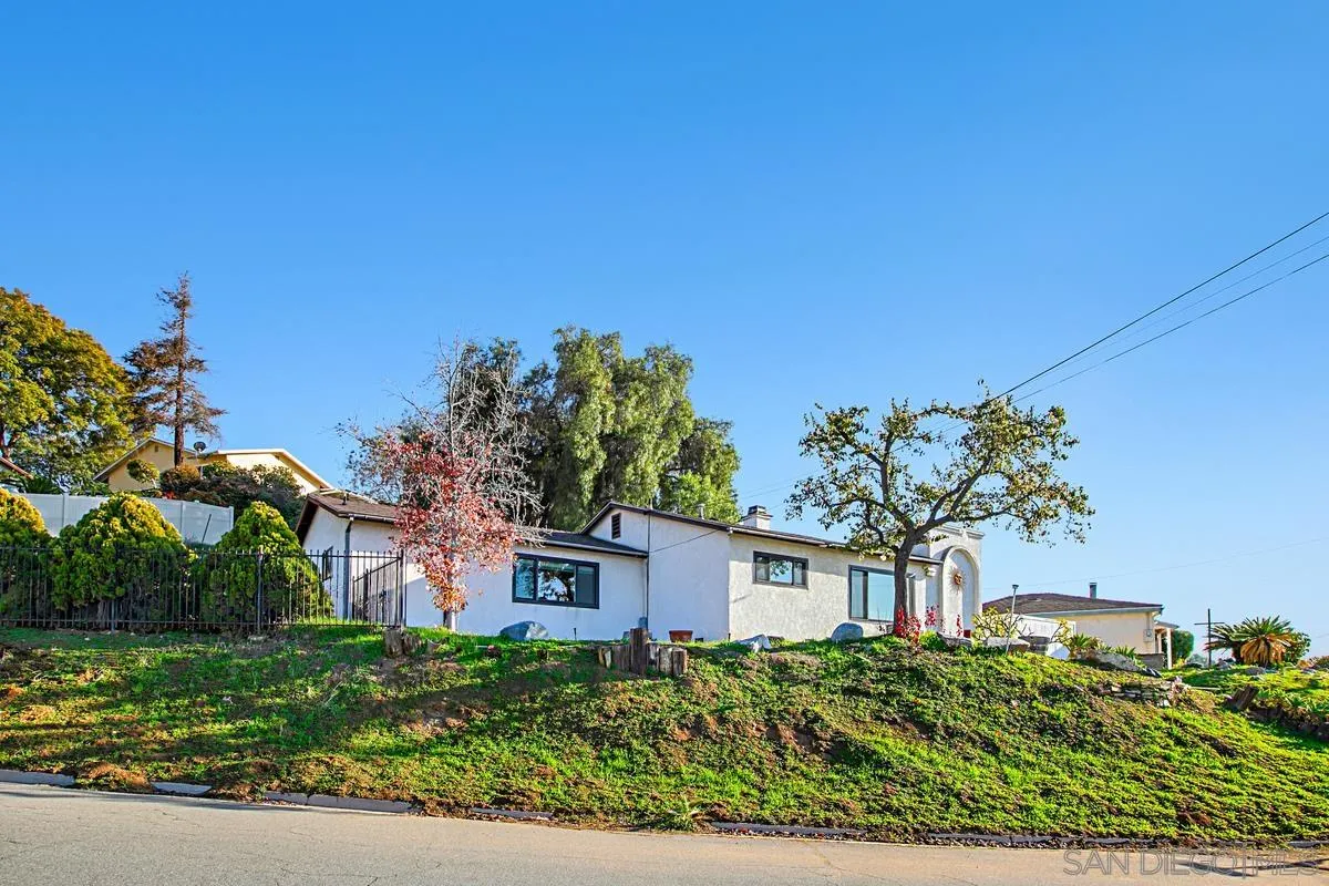 9255 Carthay Circle Spring Valley, CA 91977 - Photo 2 of 26 Gallery Image 2