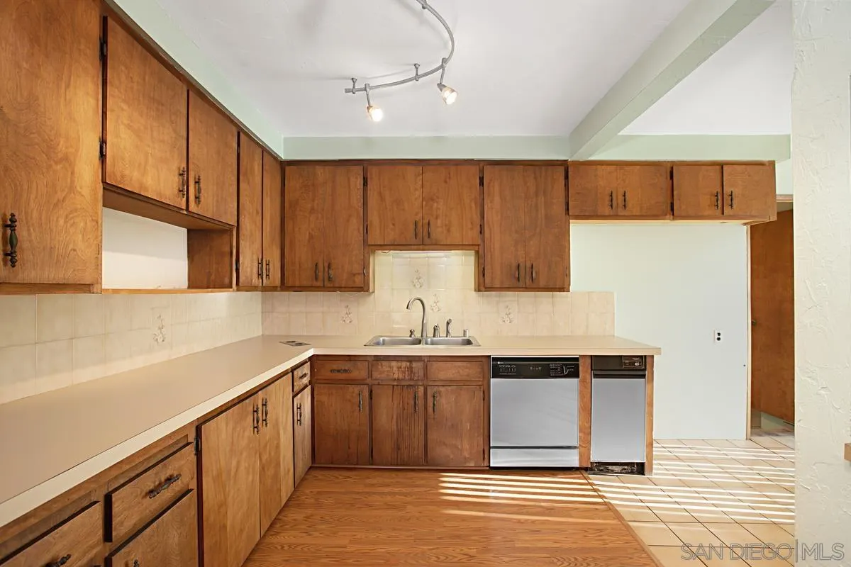 9255 Carthay Circle Spring Valley, CA 91977 - Photo 4 of 26 Gallery Image 4