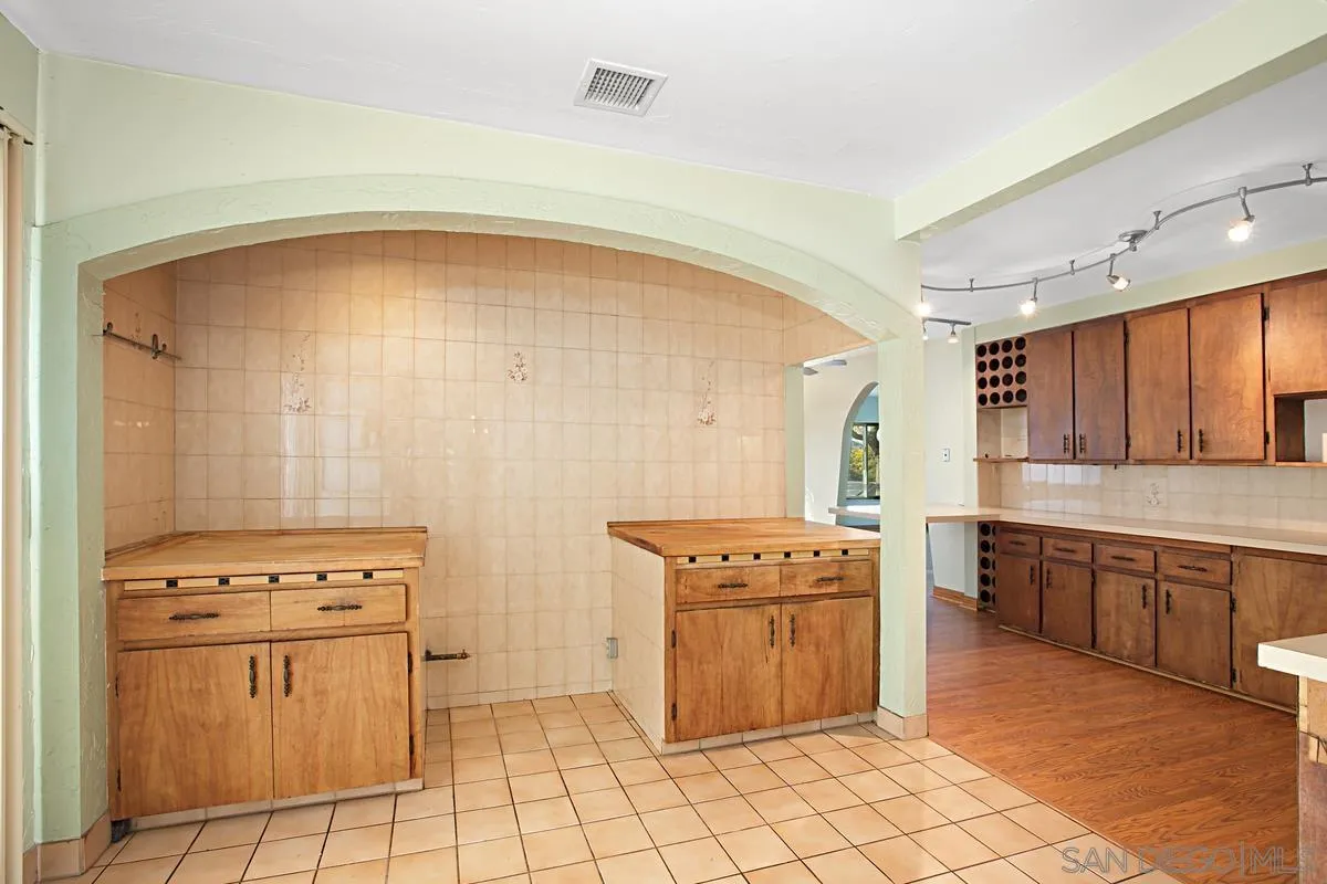 9255 Carthay Circle Spring Valley, CA 91977 - Photo 5 of 26 Gallery Image 5