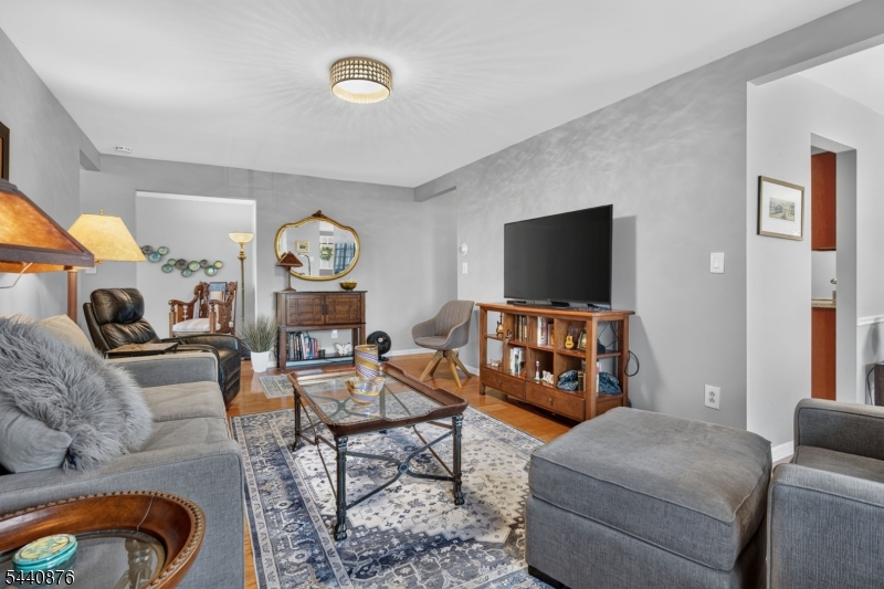 13 Kensington Road, Unit G Chatham, NJ 07928 - Photo 5 of 30
