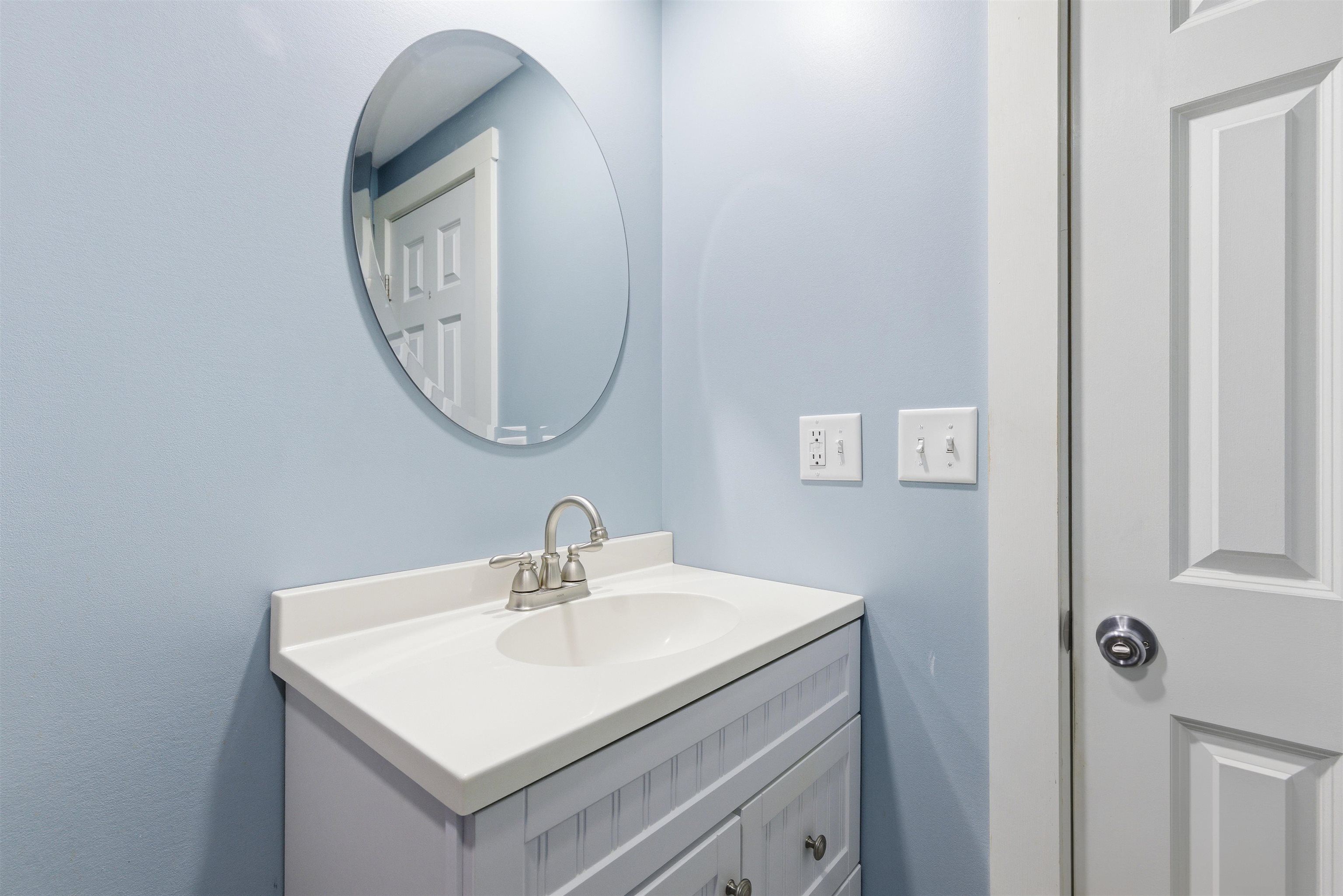 5 Railroad Avenue Rochester, NH 03839 - Photo 24 of 36