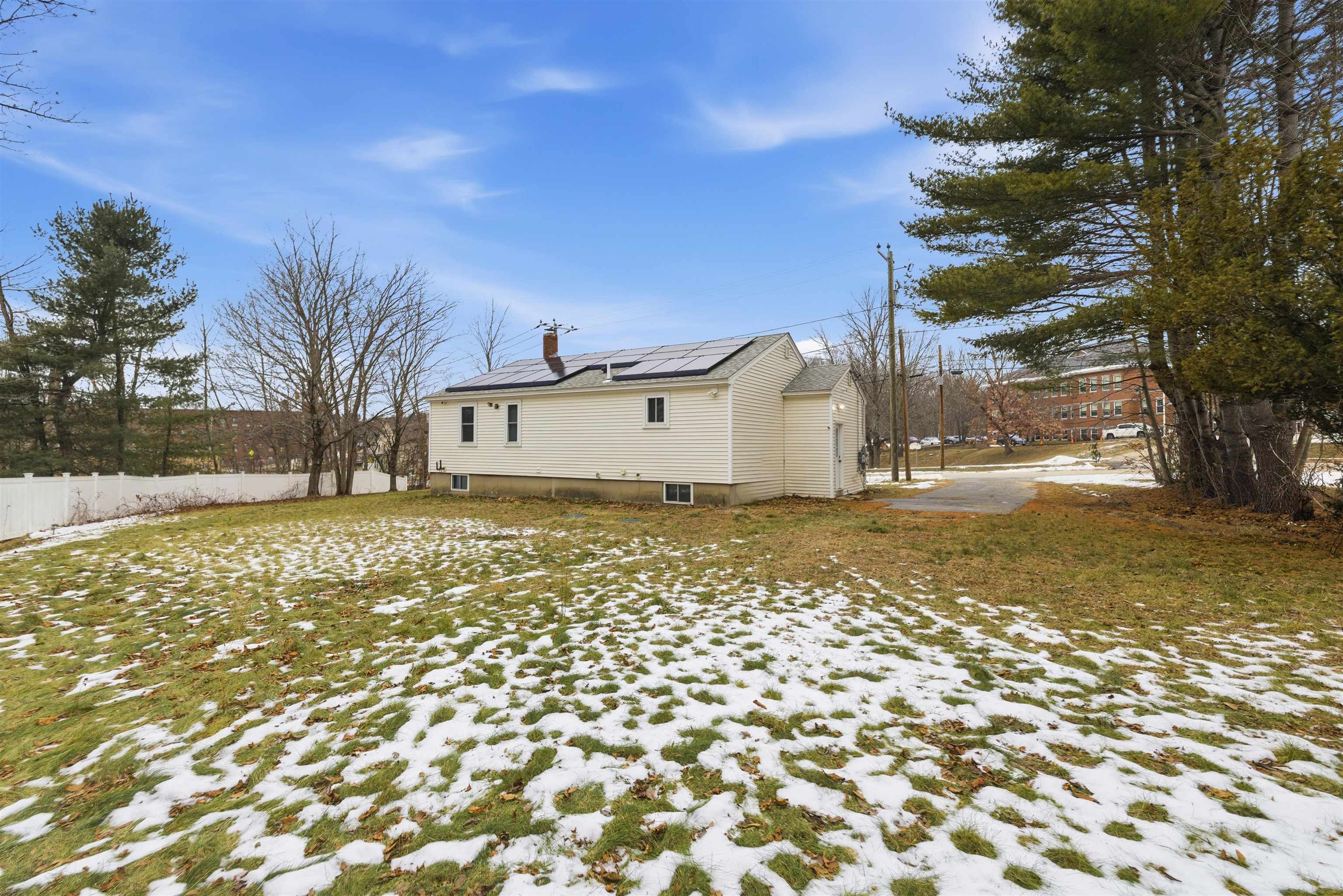 5 Railroad Avenue Rochester, NH 03839 - Photo 4 of 36