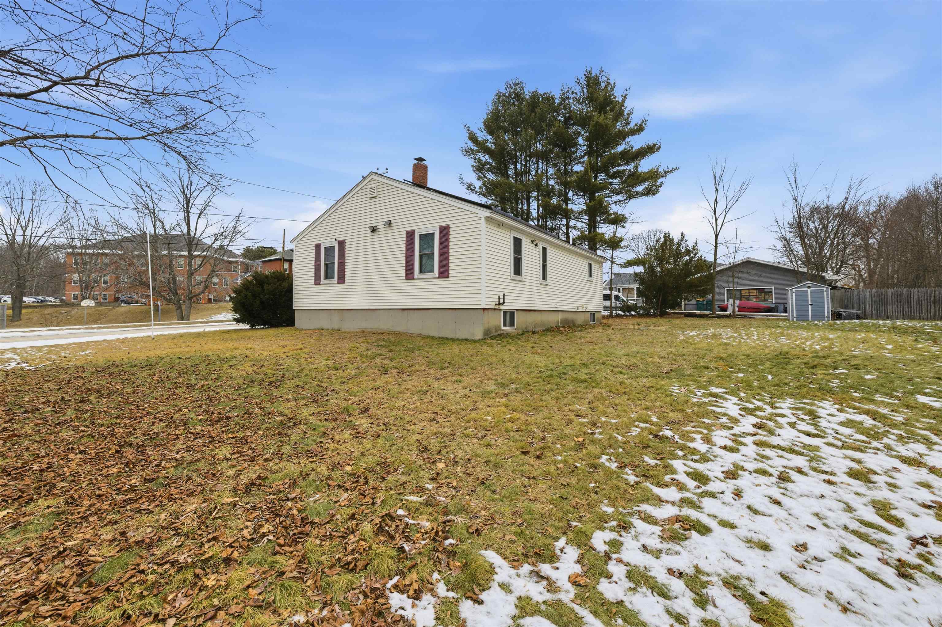 5 Railroad Avenue Rochester, NH 03839 - Photo 6 of 36