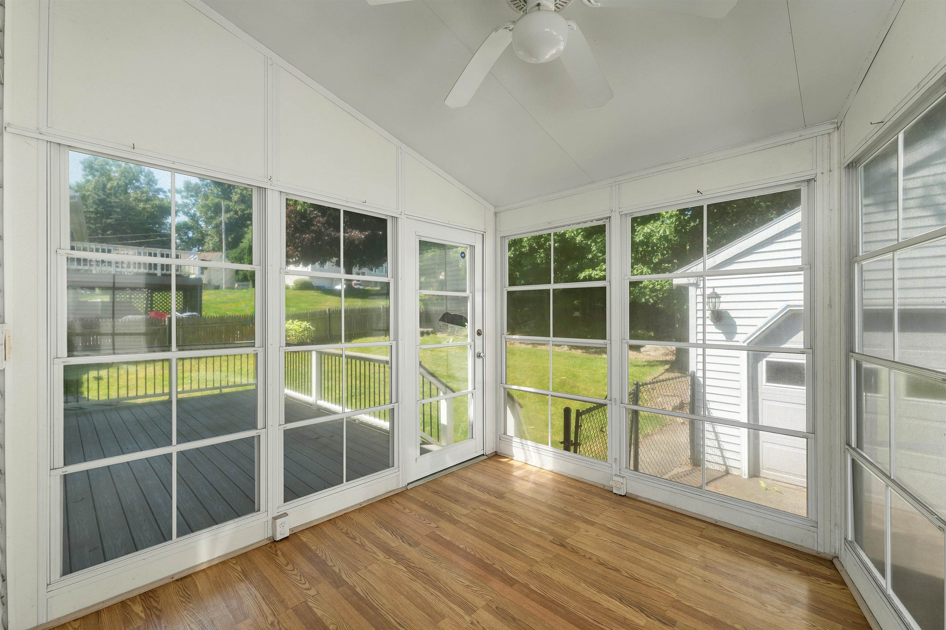 22 Jonathan Lane Manchester, NH 03104 - Photo 3 of 49