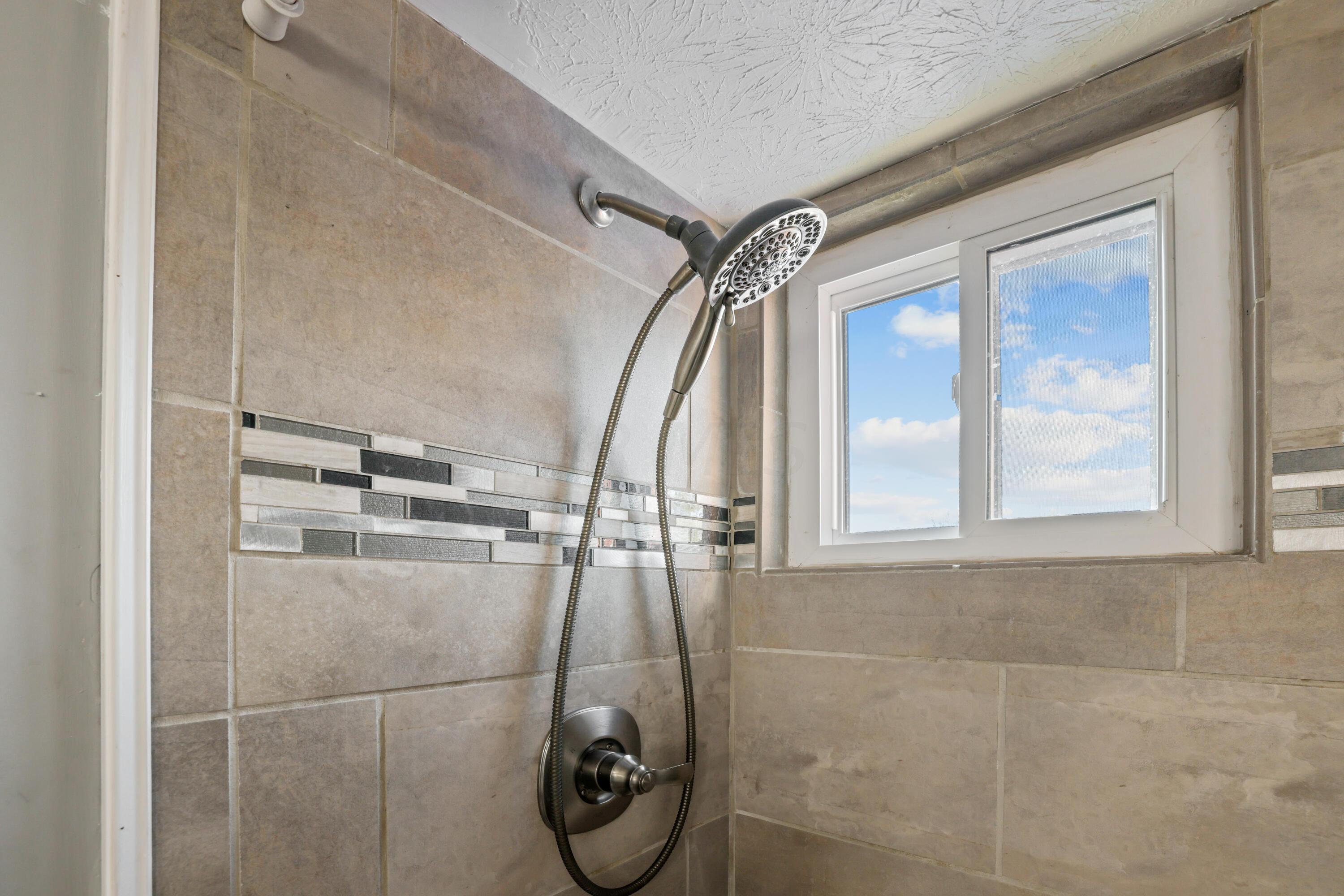 1725 Demorest Road Columbus, OH 43228 - Photo 49 of 75 Guest Bathroom