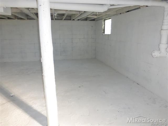 13369 Hough Road Memphis, MI 48041 - Photo 13 of 14 13.jpg