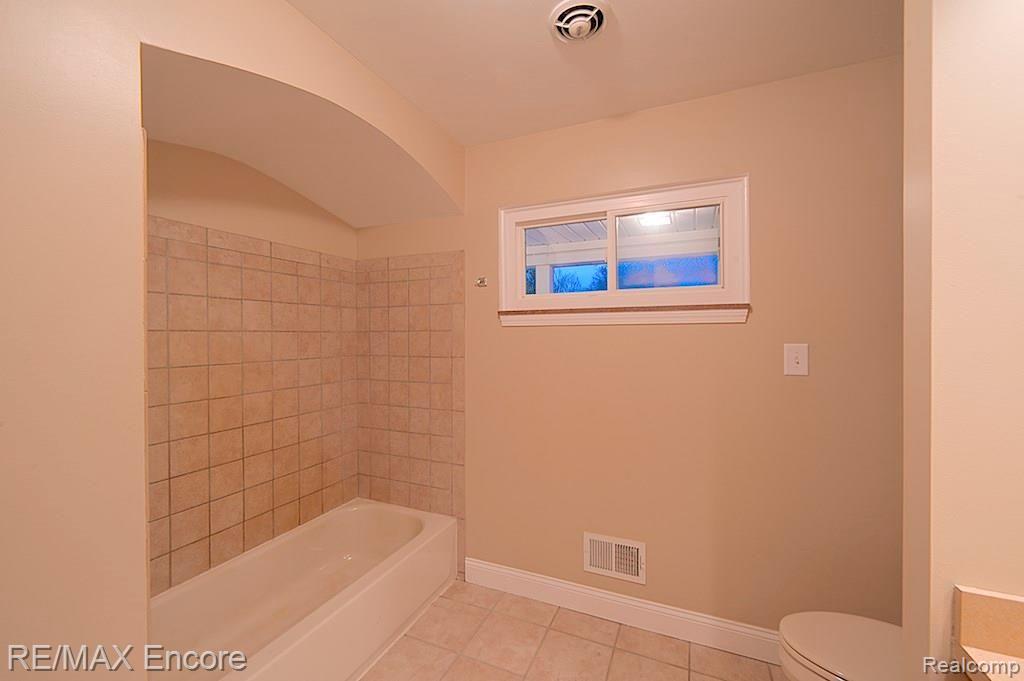 160 Kalhaven Road Rochester Hills, MI 48307 - Photo 16 of 24