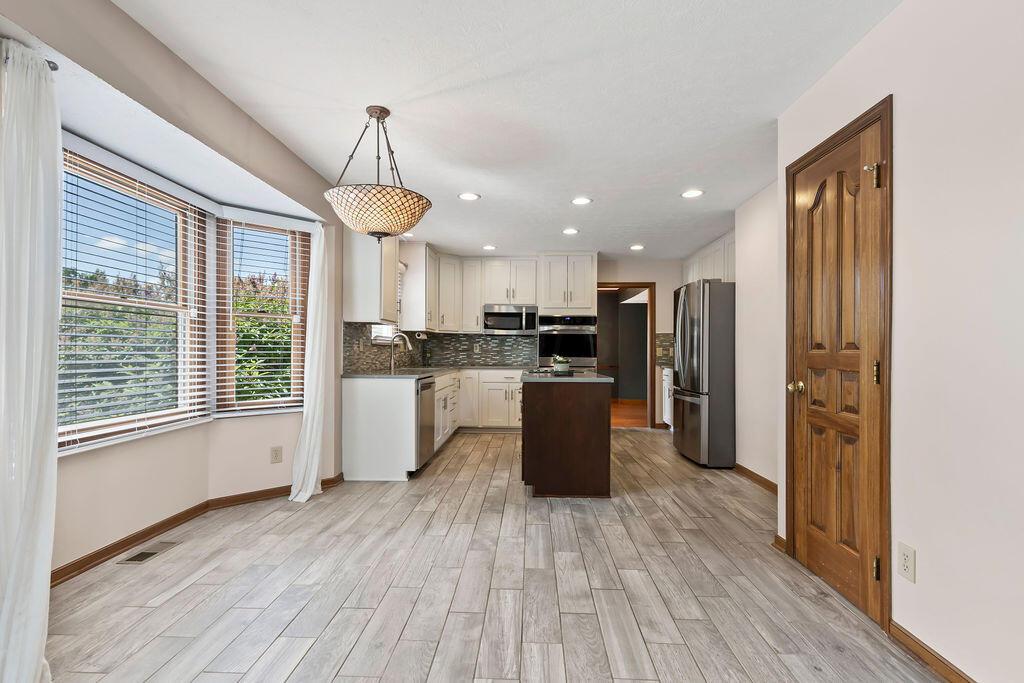 385 Beecher Road Gahanna, OH 43230 - Photo 14 of 57 KITCHEN AND EATING SPACE