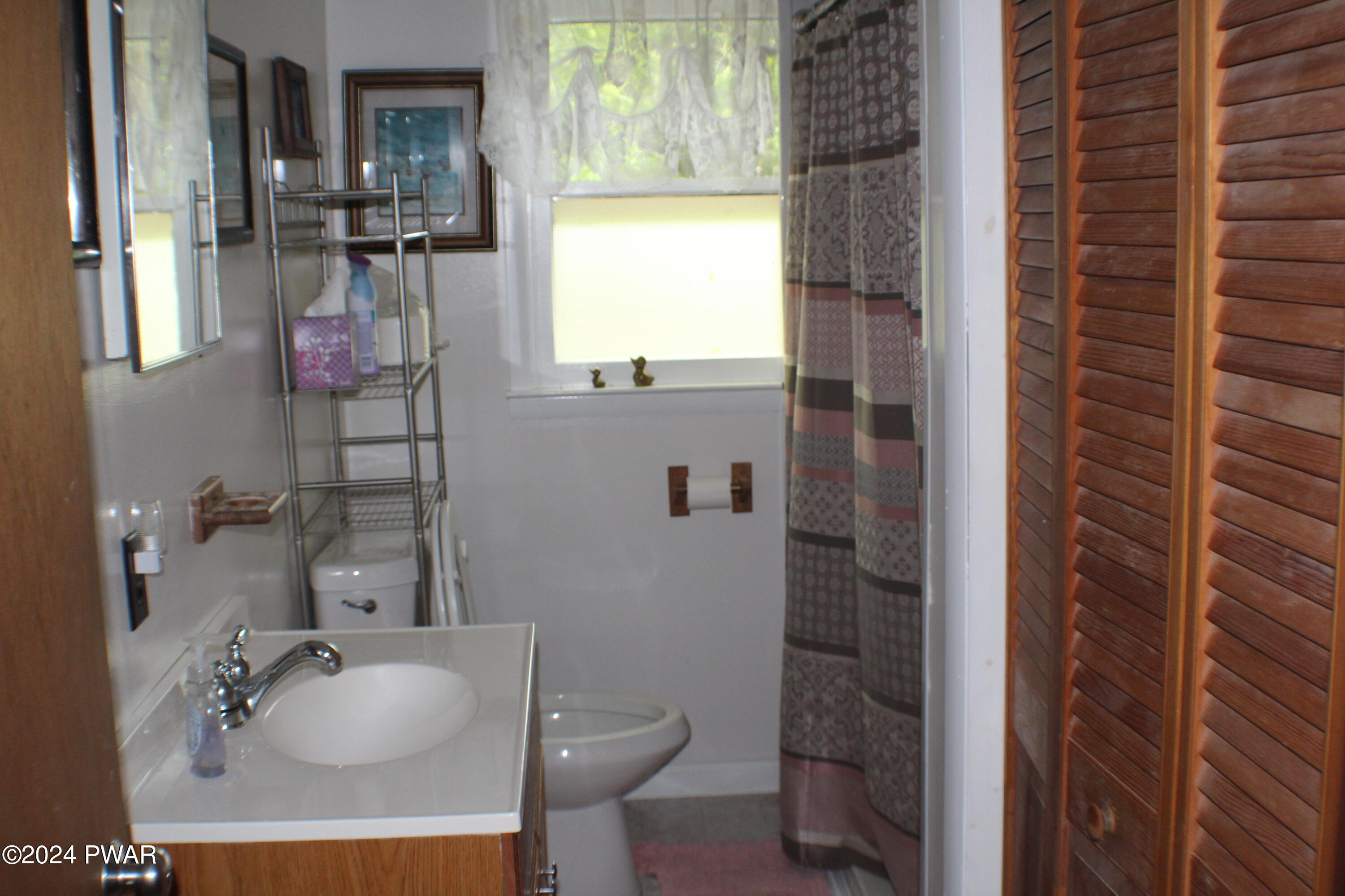 155 Perry Road Greentown, PA 18426 - Photo 5 of 23