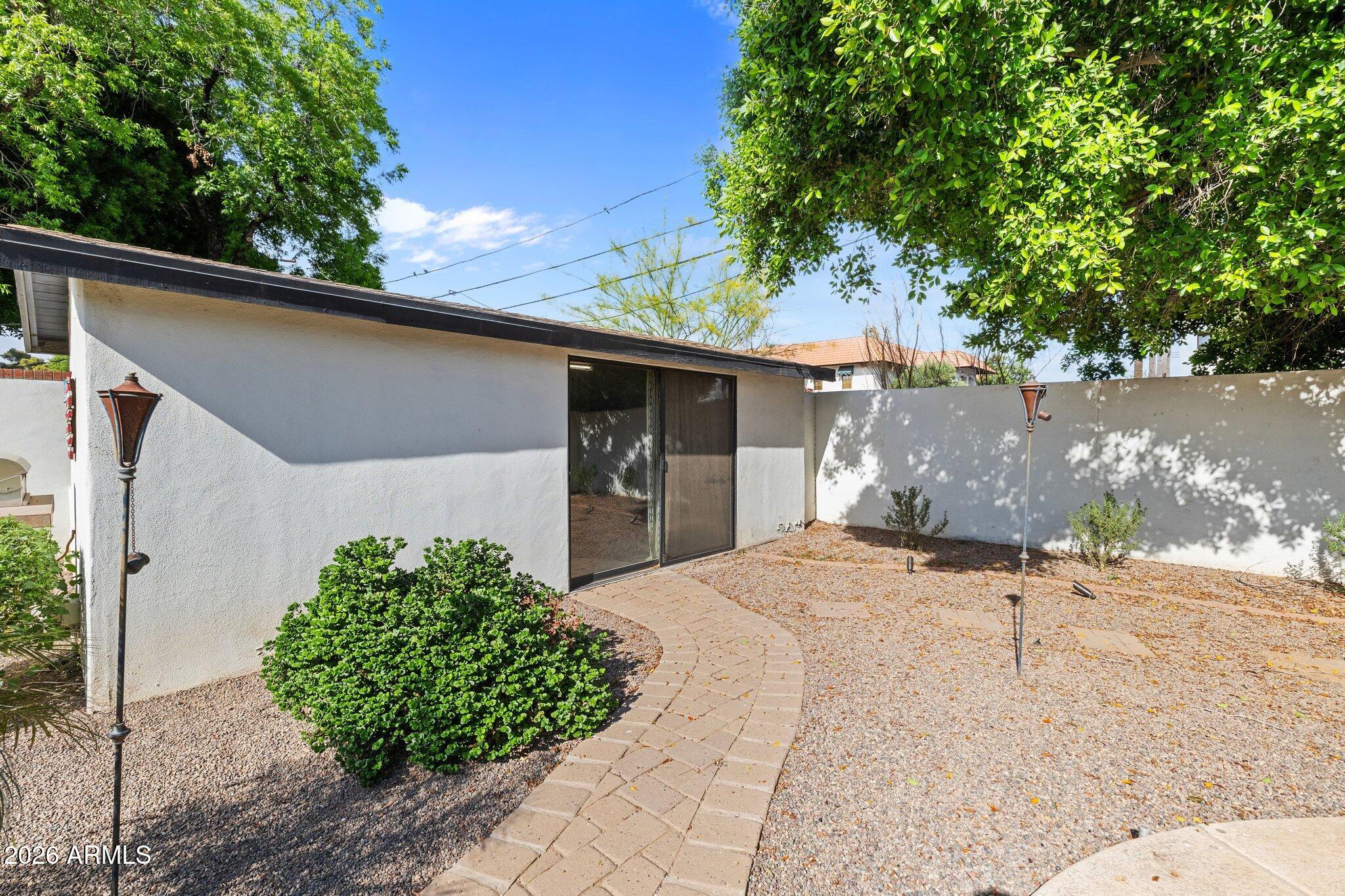 5233 North 15th Street Phoenix, AZ 85014 - Photo 21 of 26 a backyard of a house with lots of green space