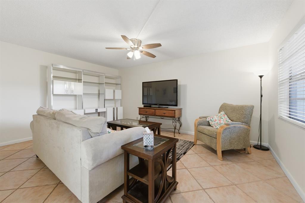 820 Flanders South Delray Beach, FL 33484 - Photo 4 of 19