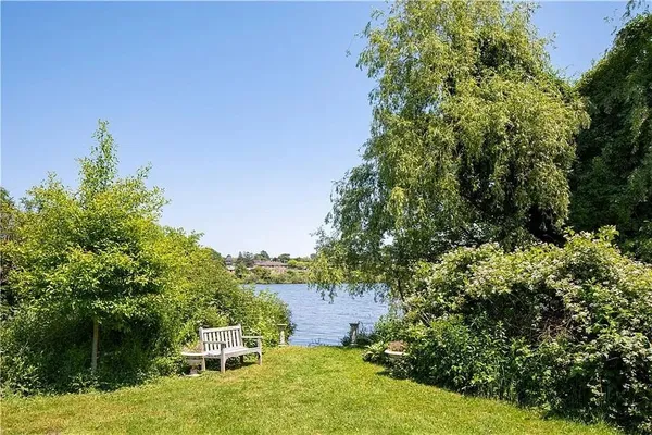 $3,400 | 75 Green End Avenue, Unit 1, Middletown, RI 02842