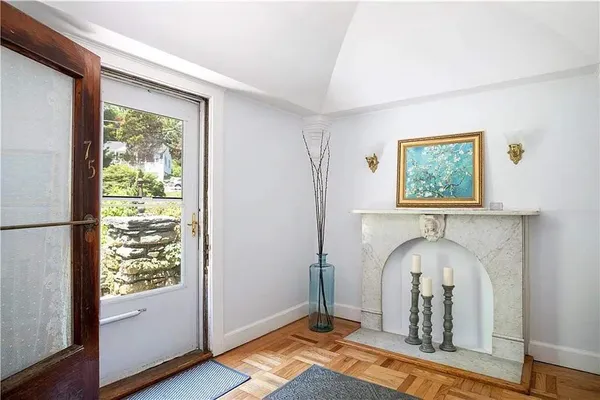 $3,400 | 75 Green End Avenue, Unit 1, Middletown, RI 02842