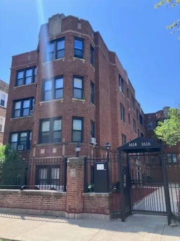 $1,600 | 1614 North Harding Avenue, Unit 3E, Chicago, IL 60647