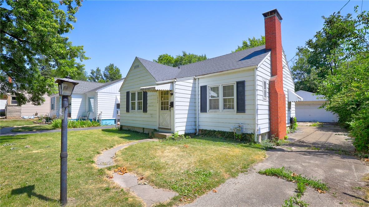 1929 East Johns Avenue Decatur, IL 62521 - Photo 3 of 23