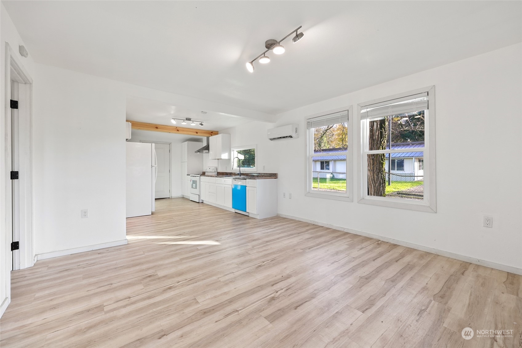 18320 Albany Street Southwest Rochester, WA 98579 - Photo 4 of 40