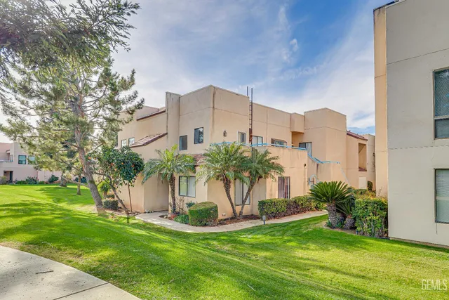 a view of a house with a yard and plants