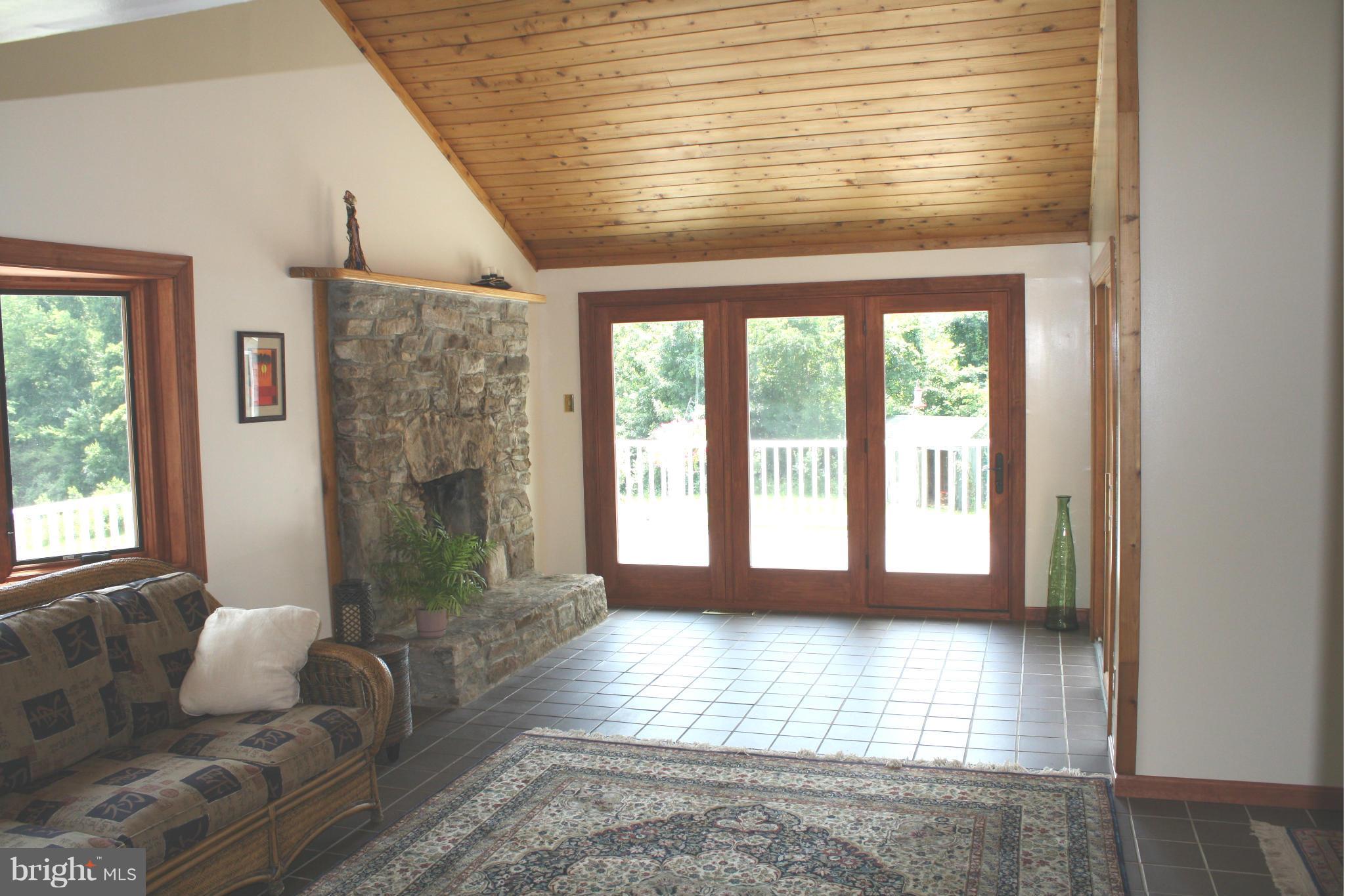 20169 Woodtrail Road Round Hill, VA 20141 - Photo 13 of 17 Interior (General)