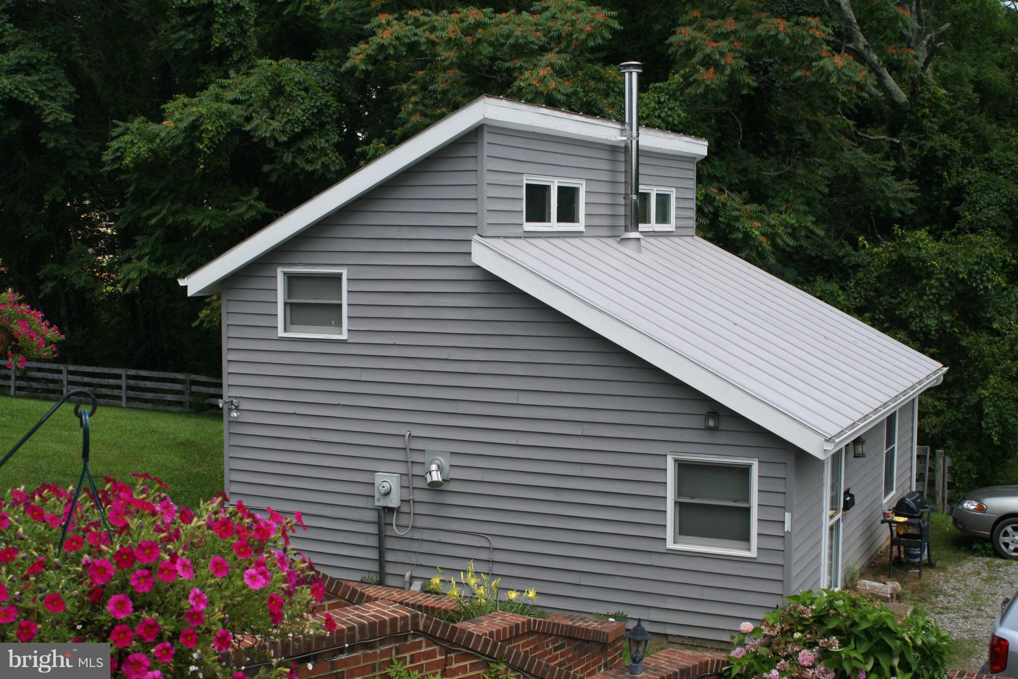 20169 Woodtrail Road Round Hill, VA 20141 - Photo 16 of 17 Guest house