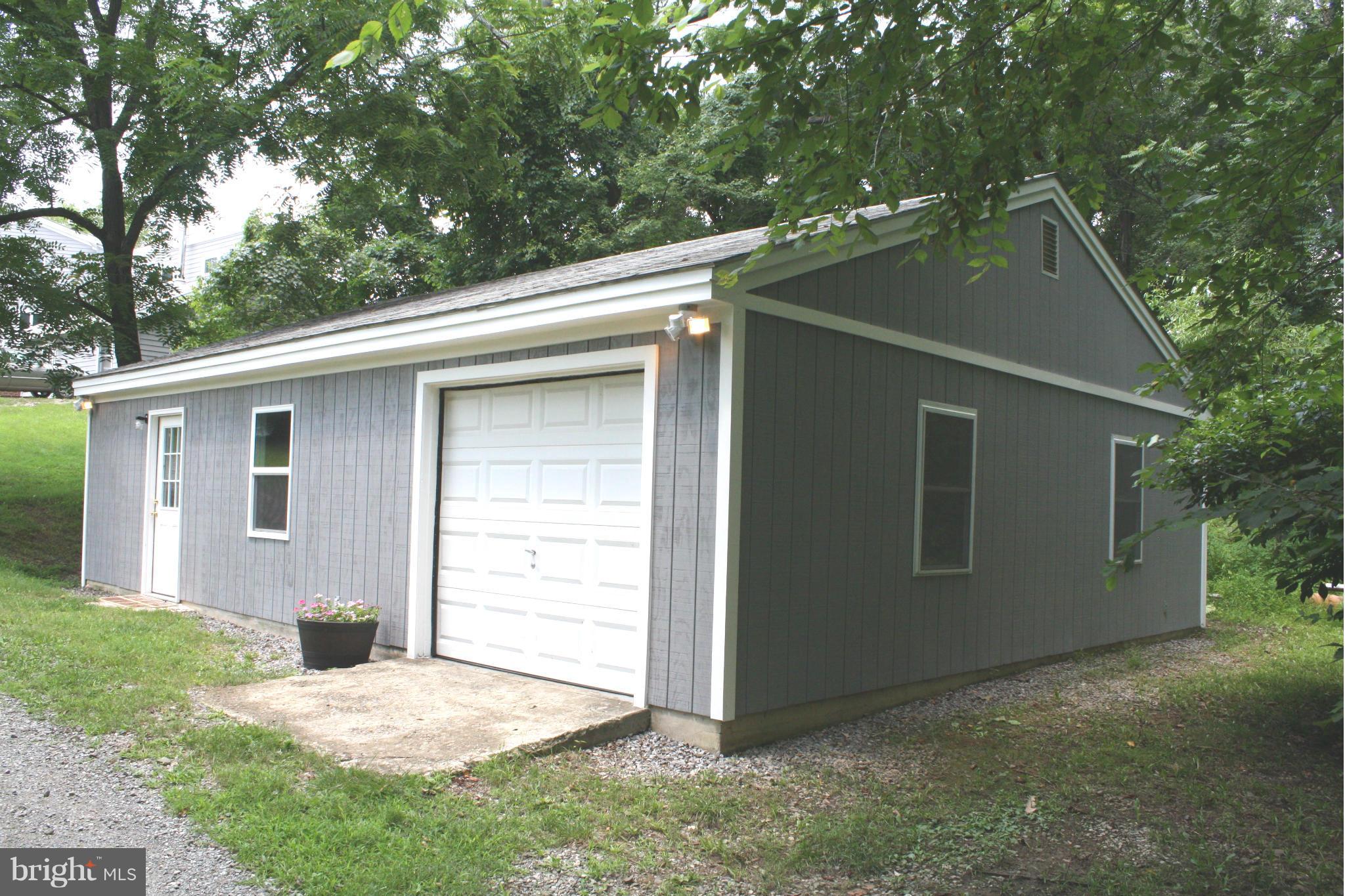 20169 Woodtrail Road Round Hill, VA 20141 - Photo 17 of 17 Workshop, office and garage