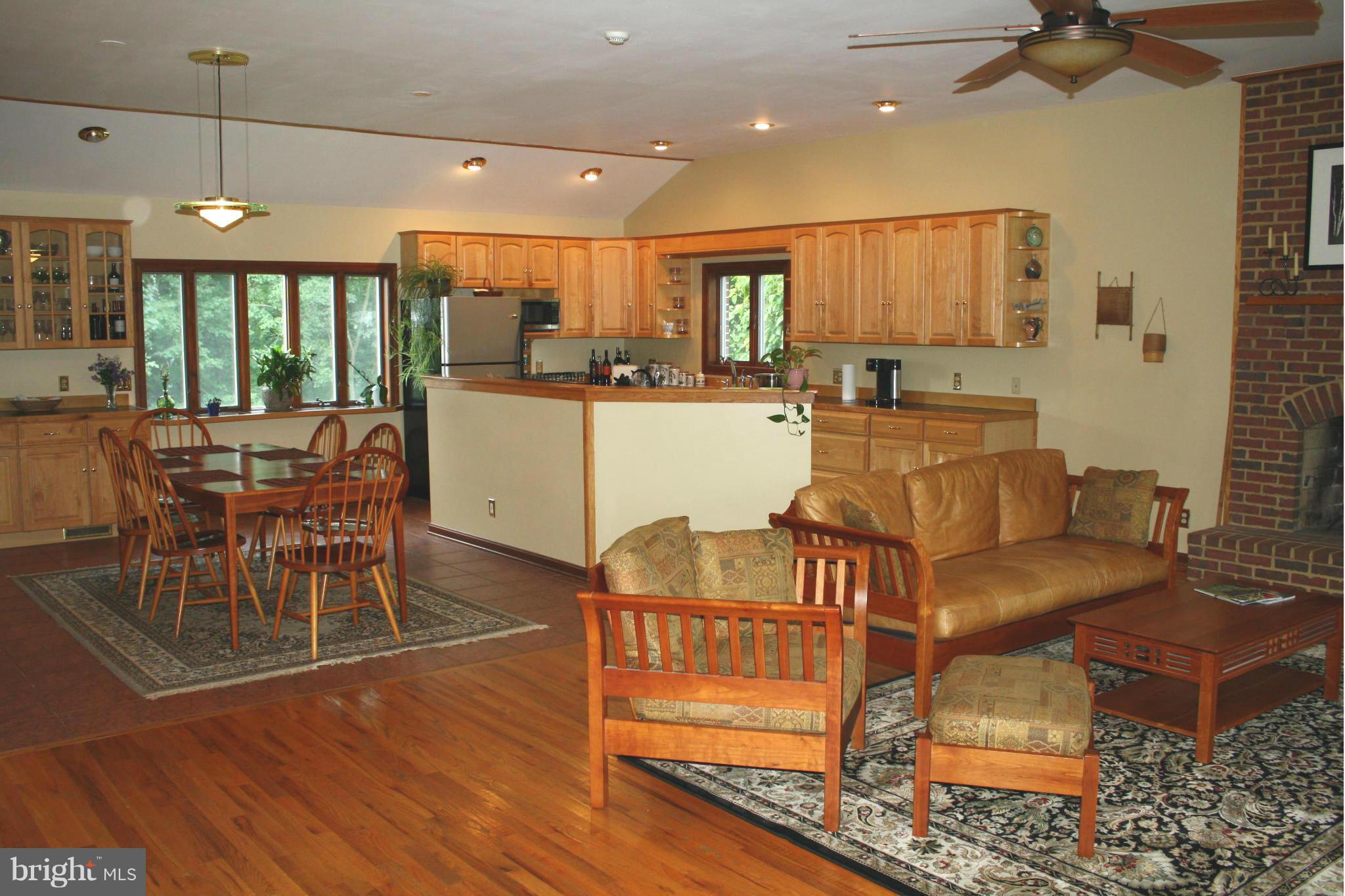 20169 Woodtrail Road Round Hill, VA 20141 - Photo 6 of 17 Great room off kitchen