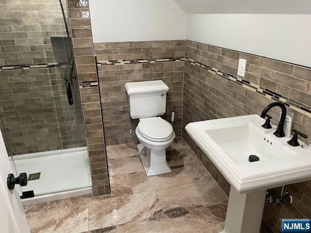 $4,475 | 39 Hawthorne Street, Rutherford, NJ 07070