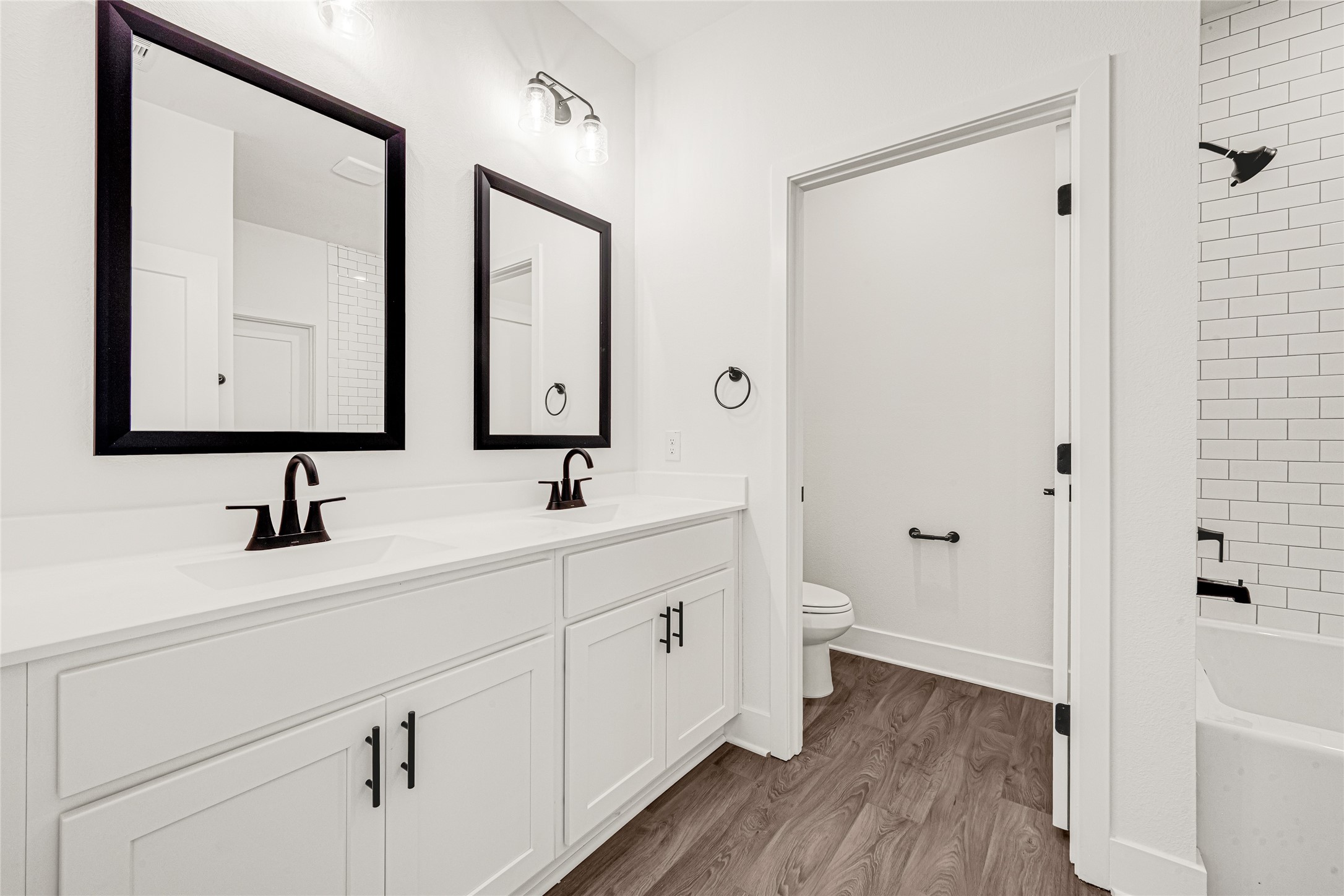 9460 Hard Rock Road Conroe, TX 77303 - Photo 17 of 28 Primary Bath