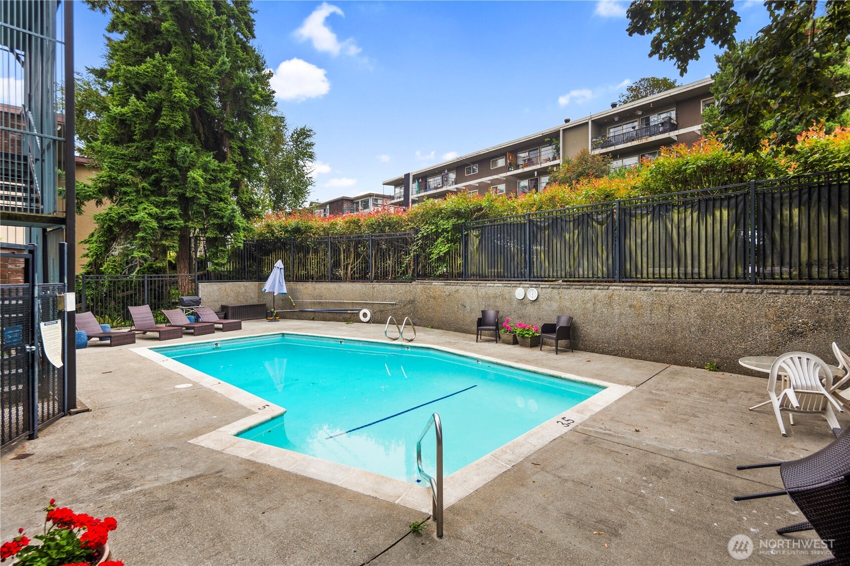 3200 West Commodore Way, Unit 210 Seattle, WA 98199 - Photo 18 of 27 Gallery Image 18