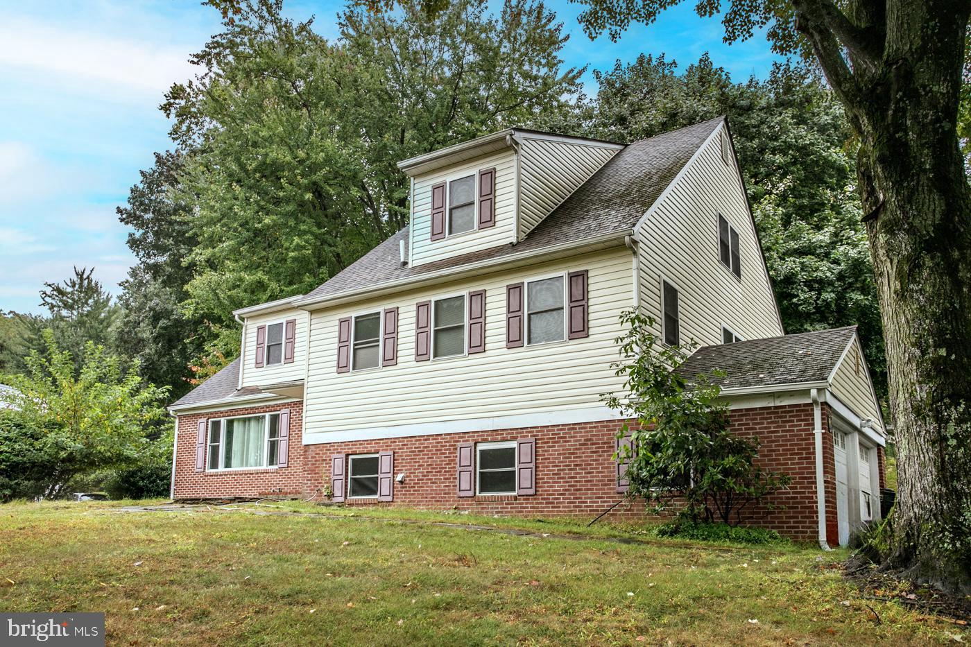 288 Devonshire Road Devon, PA 19333 - Photo 3 of 41 Side of house