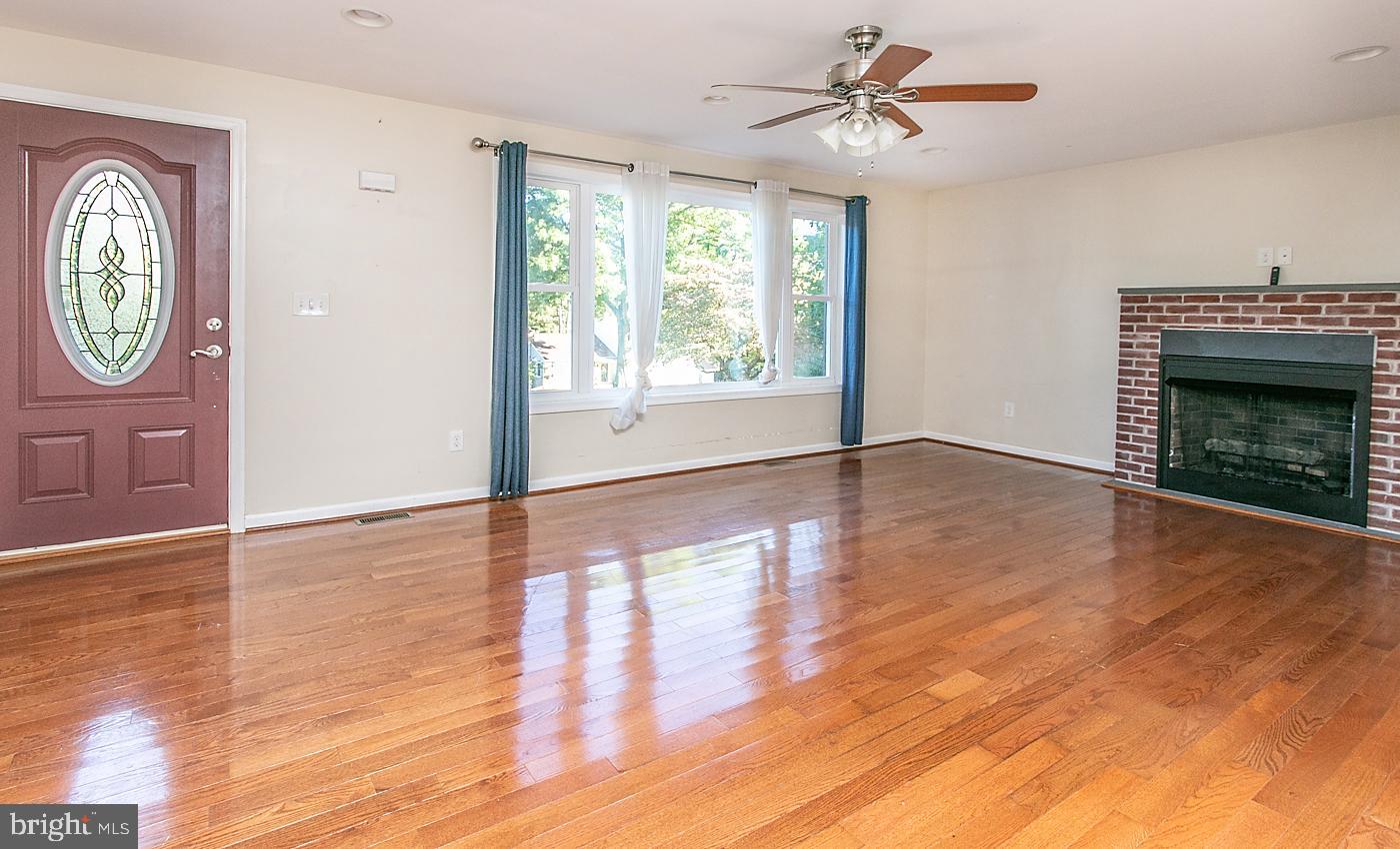 288 Devonshire Road Devon, PA 19333 - Photo 5 of 41 Living room