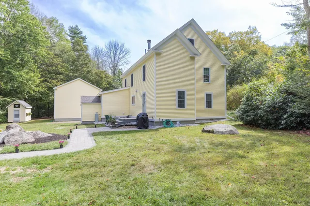 $948,000 | 105 Brentwood Road, Exeter, NH 03833