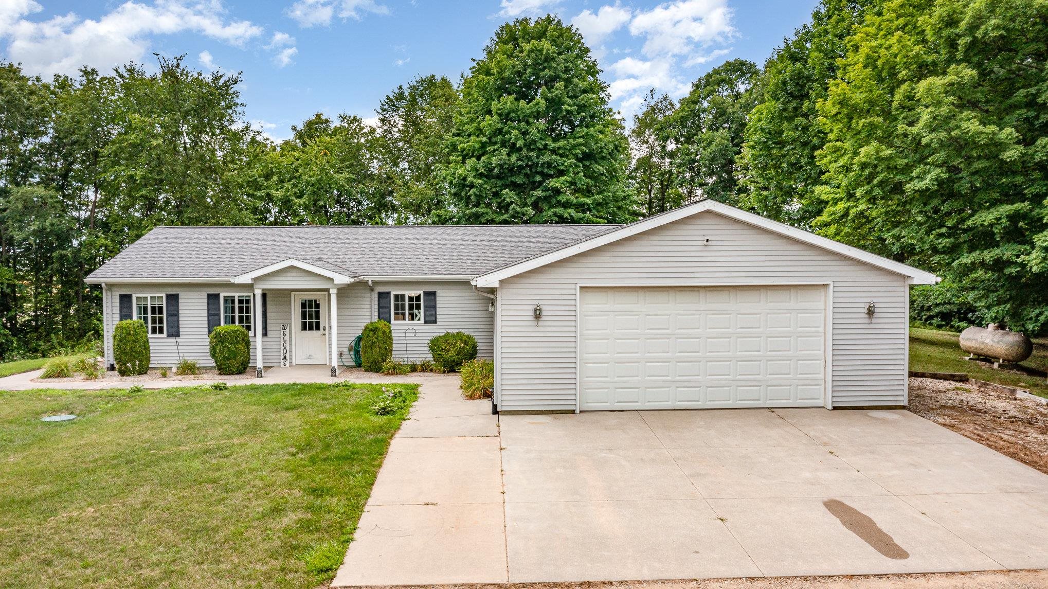 9338 South Alger Road Perrinton, MI 48871 - Photo 1 of 43