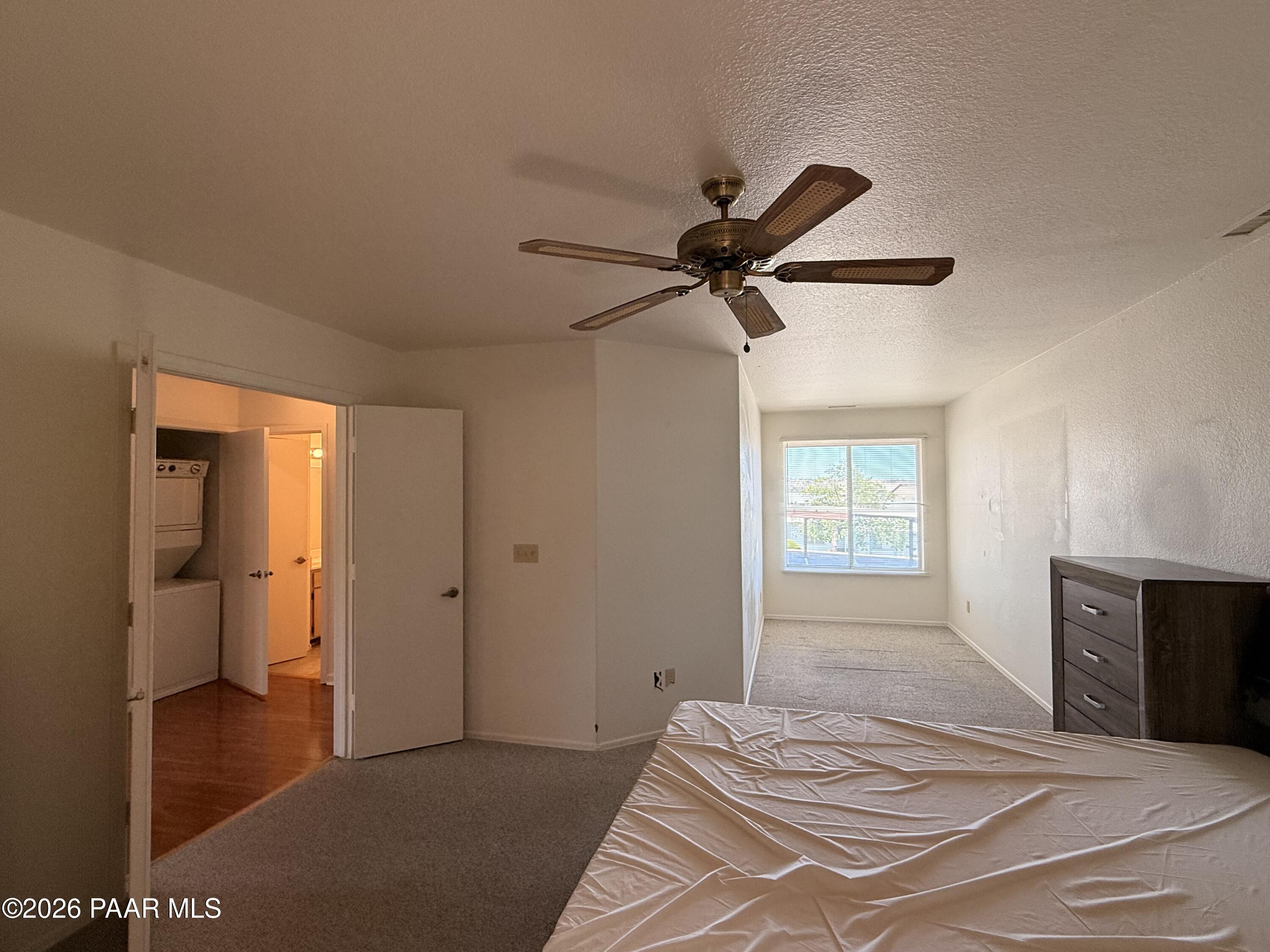 3059 Smokey Road, Unit 21E Prescott, AZ 86301 - Photo 9 of 37 Primary Bedroom Sitting area
