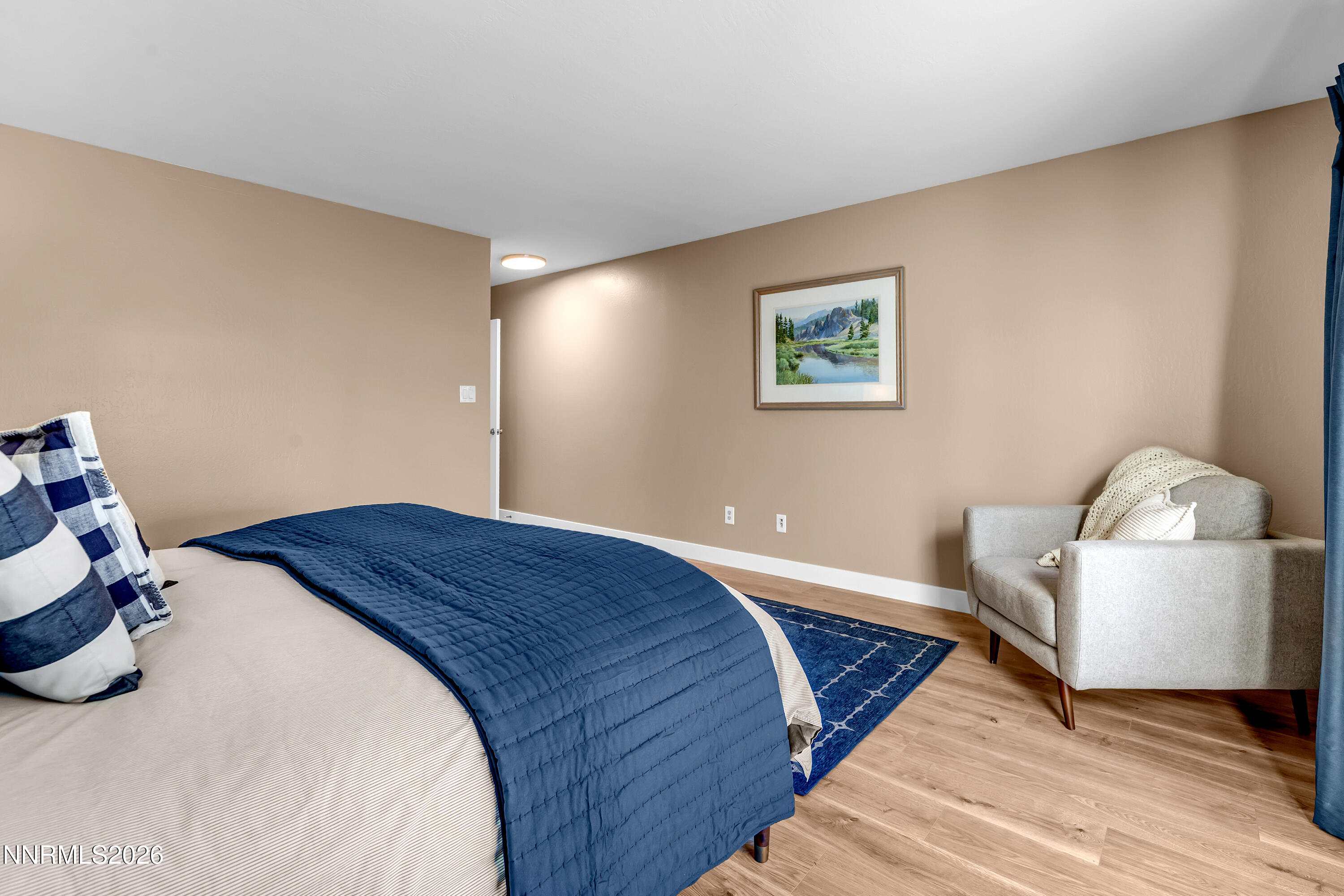 4915 Lakeridge Terrace West Reno, NV 89509 - Photo 27 of 41 a bedroom with a bed and window