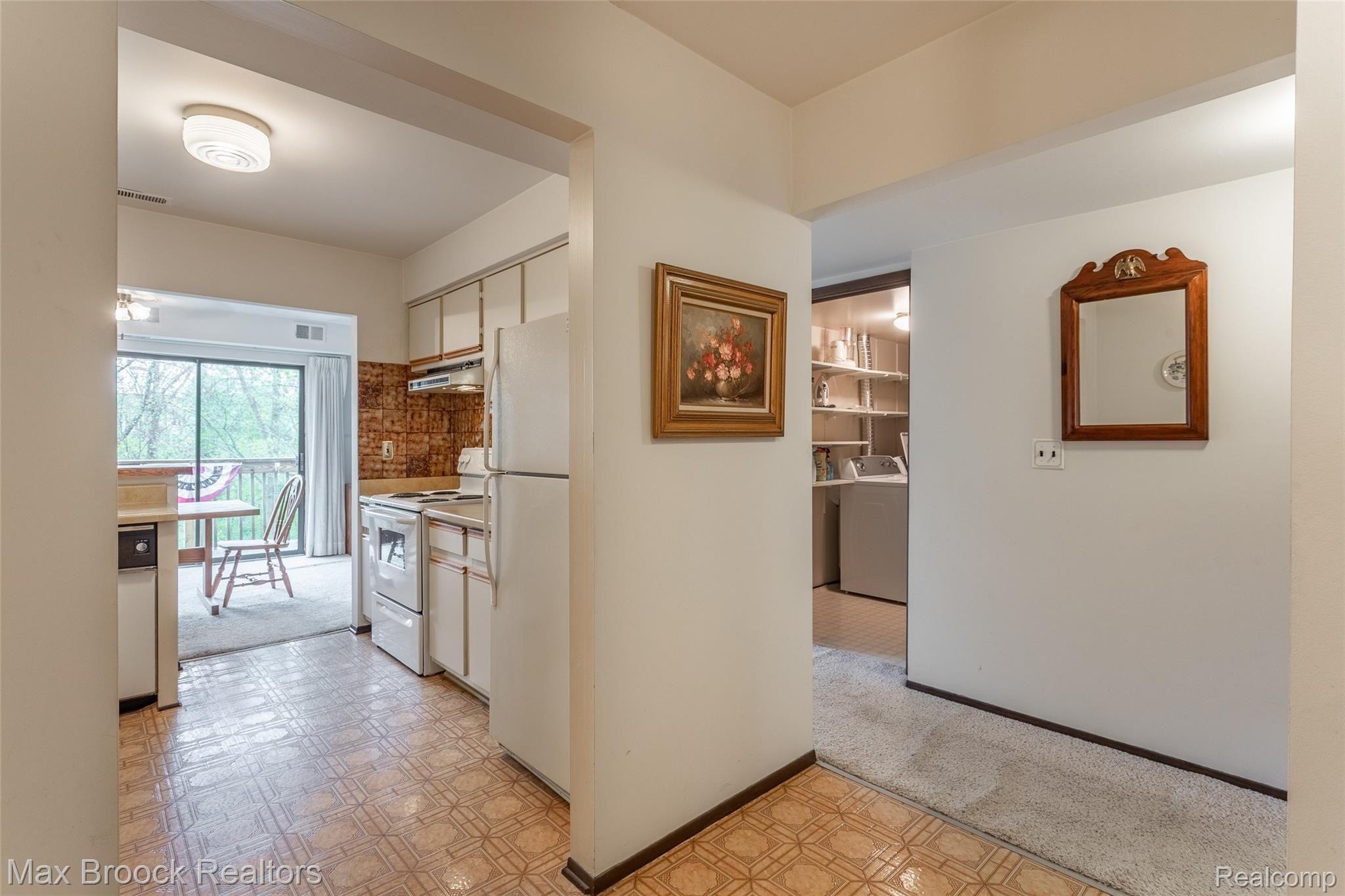1695 Riverside Drive, Unit 12 Rochester, MI 48309 - Photo 5 of 29 244A2608-HDR.jpg