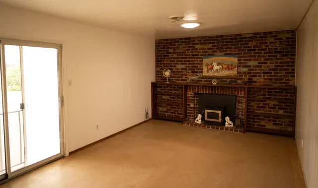 a view of a window in an empty room