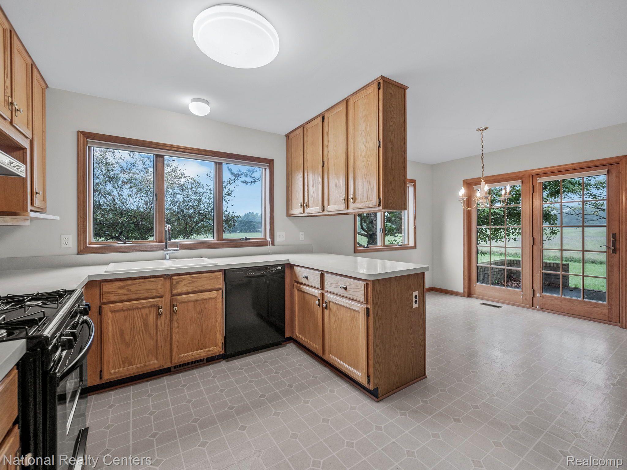 2128 South Hickory Ridge Road Milford, MI 48380 - Photo 14 of 35 Gallery Image 14