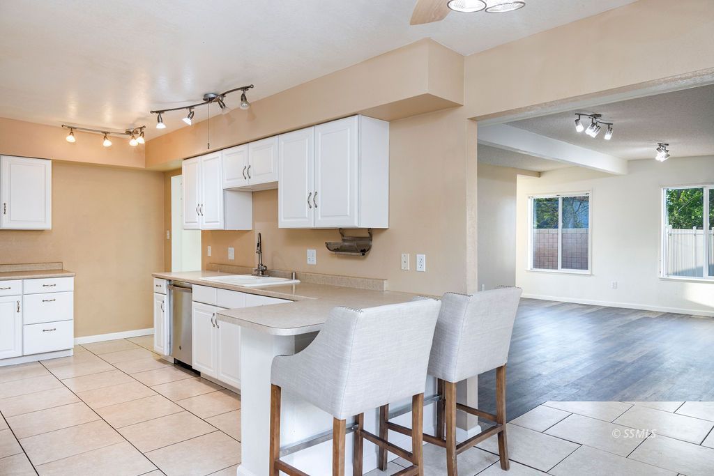 438 West Ward Avenue Ridgecrest, CA 93555 - Photo 14 of 46