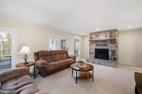 $939,900 | 404 Hawthorne Court East, Hockessin, DE 19707
