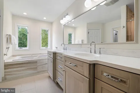 $939,900 | 404 Hawthorne Court East, Hockessin, DE 19707